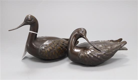 Two Thai bronze models of avocets, by Hattakitkosol Somchai, one dated 55 height 14cm